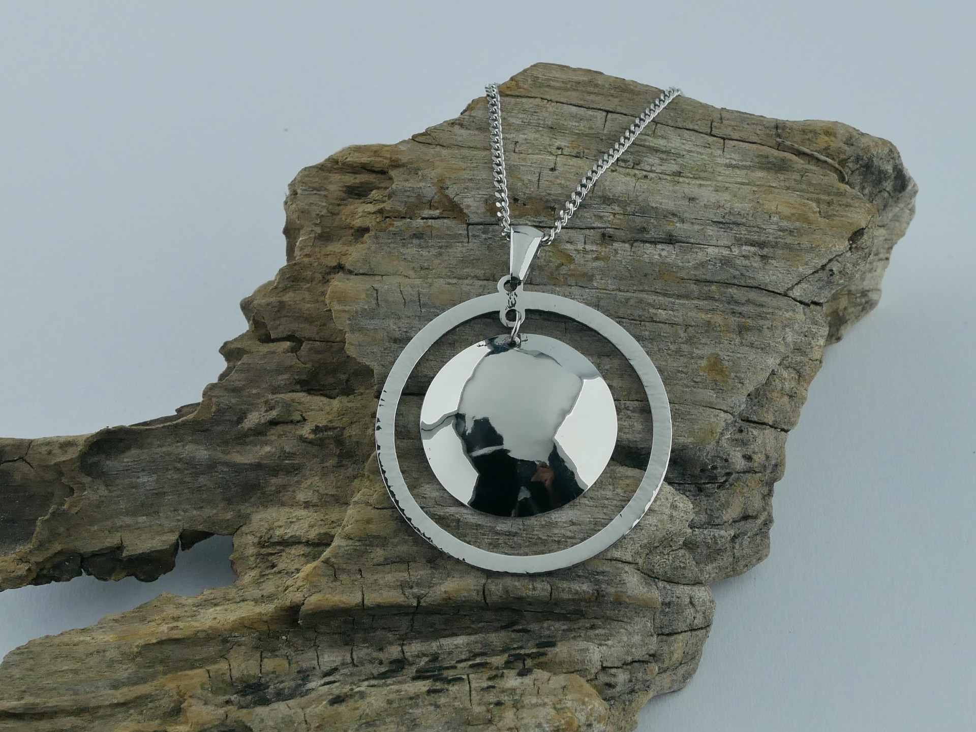 přívěsek ručně vyráběný z chirurgické oceli(316L) ZOTA