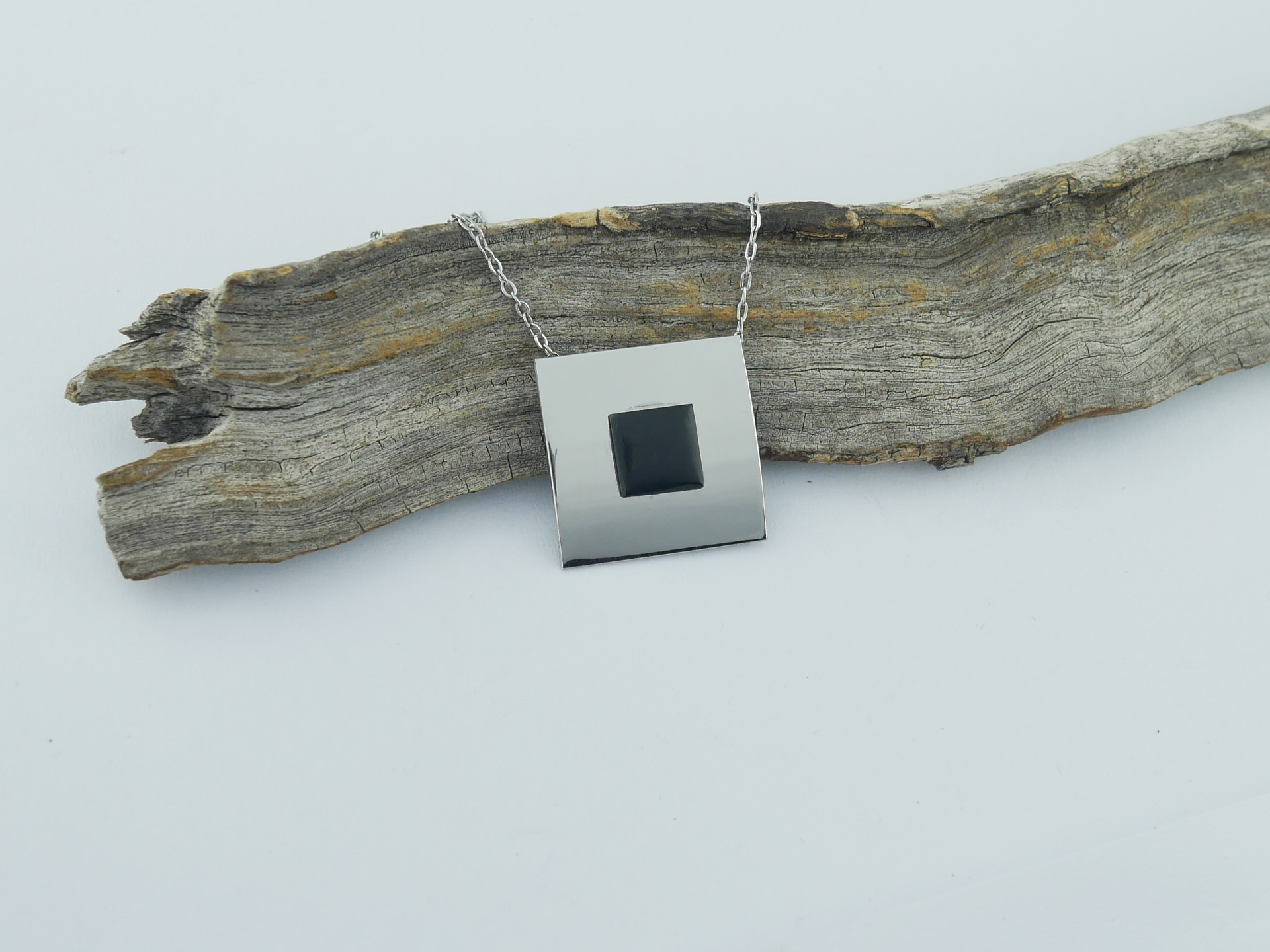 nerezový přívěsek z chirurgické oceli(316L) s ebenemZOTA